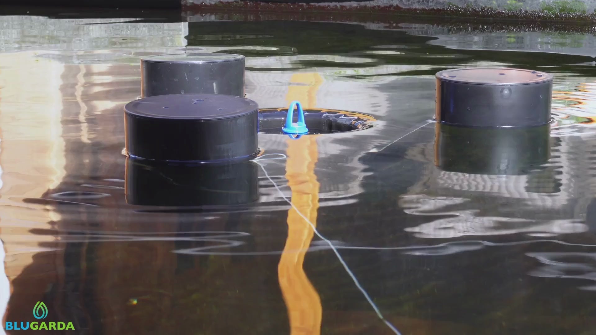 Load video: BluSkimmer 2,500 - Floating Skimmer with fountain set product video